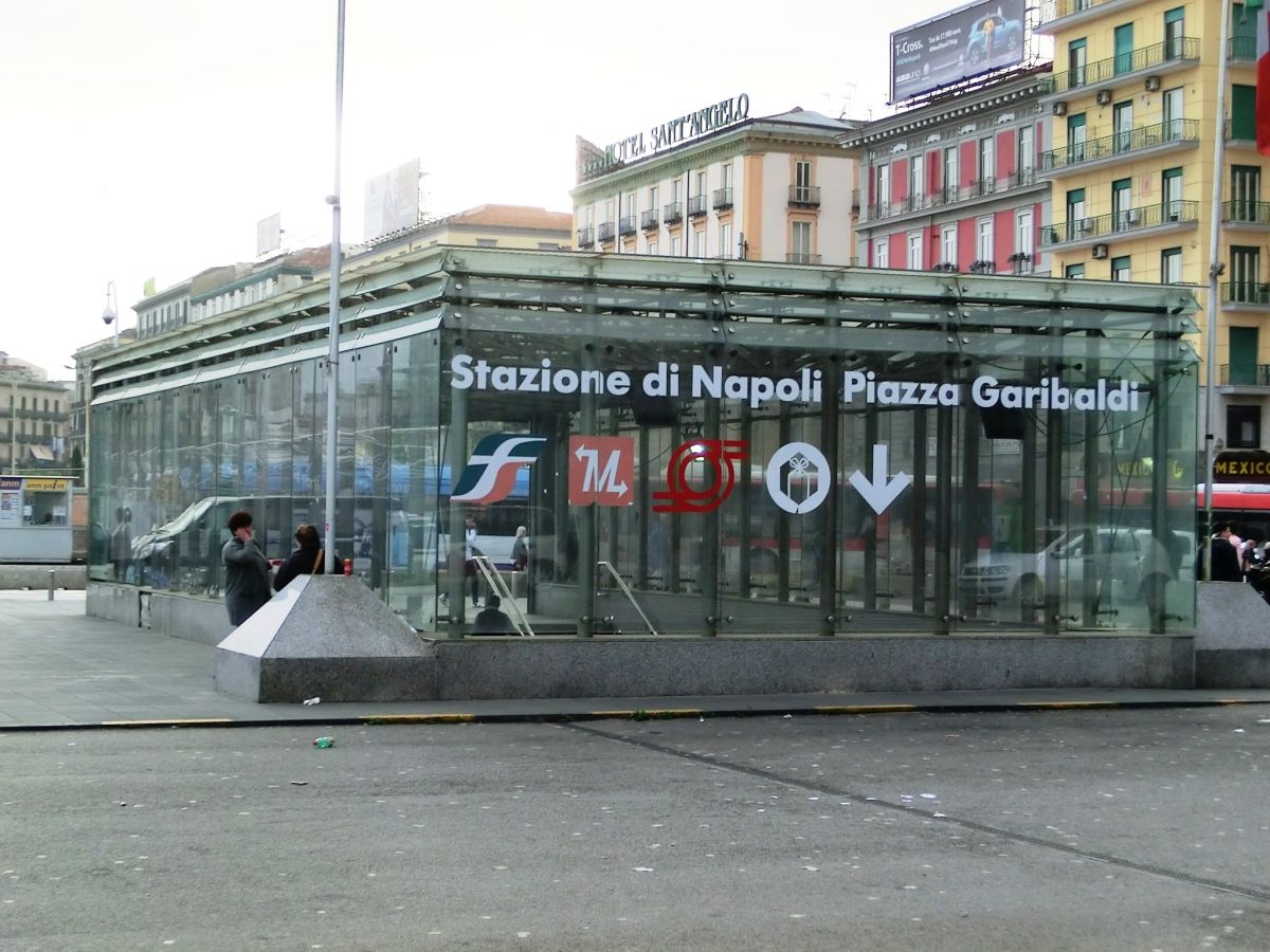 Gare de Napoli Piazza Garibaldi 