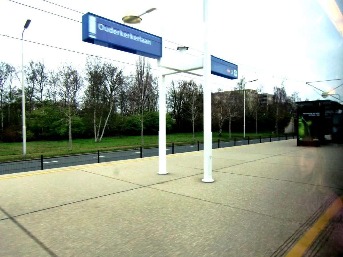 Metrobahnhof Ouderkerkerlaan 
