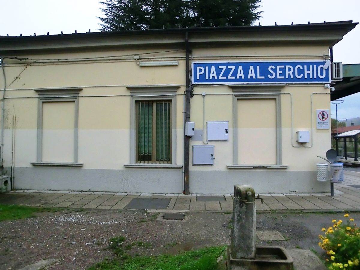 Piazza al Serchio Station 
