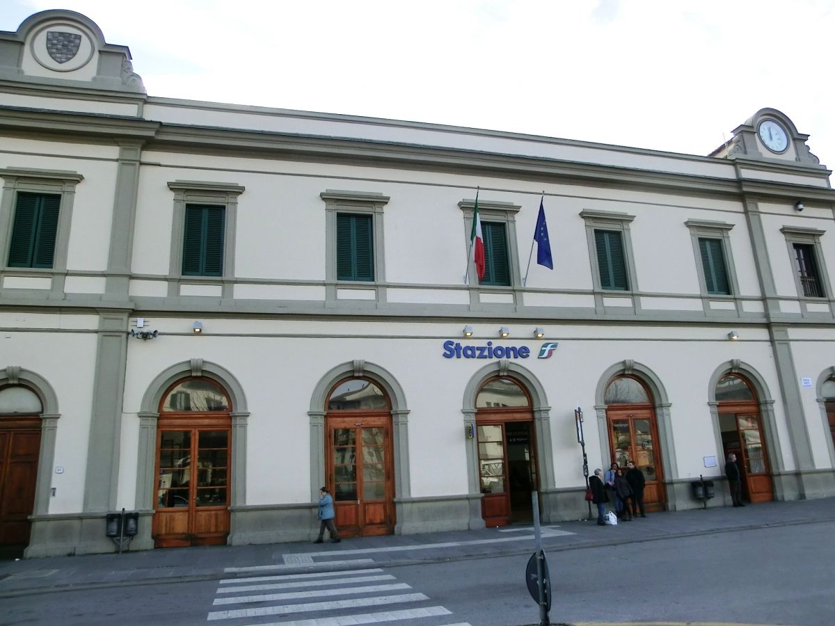 Pistoia Station 