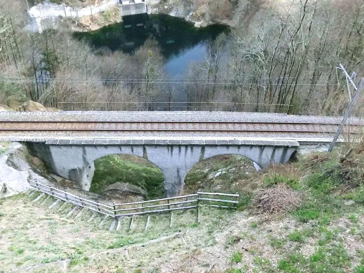 Vigezzina-Centovalli Railway at Palagnedra Dam 