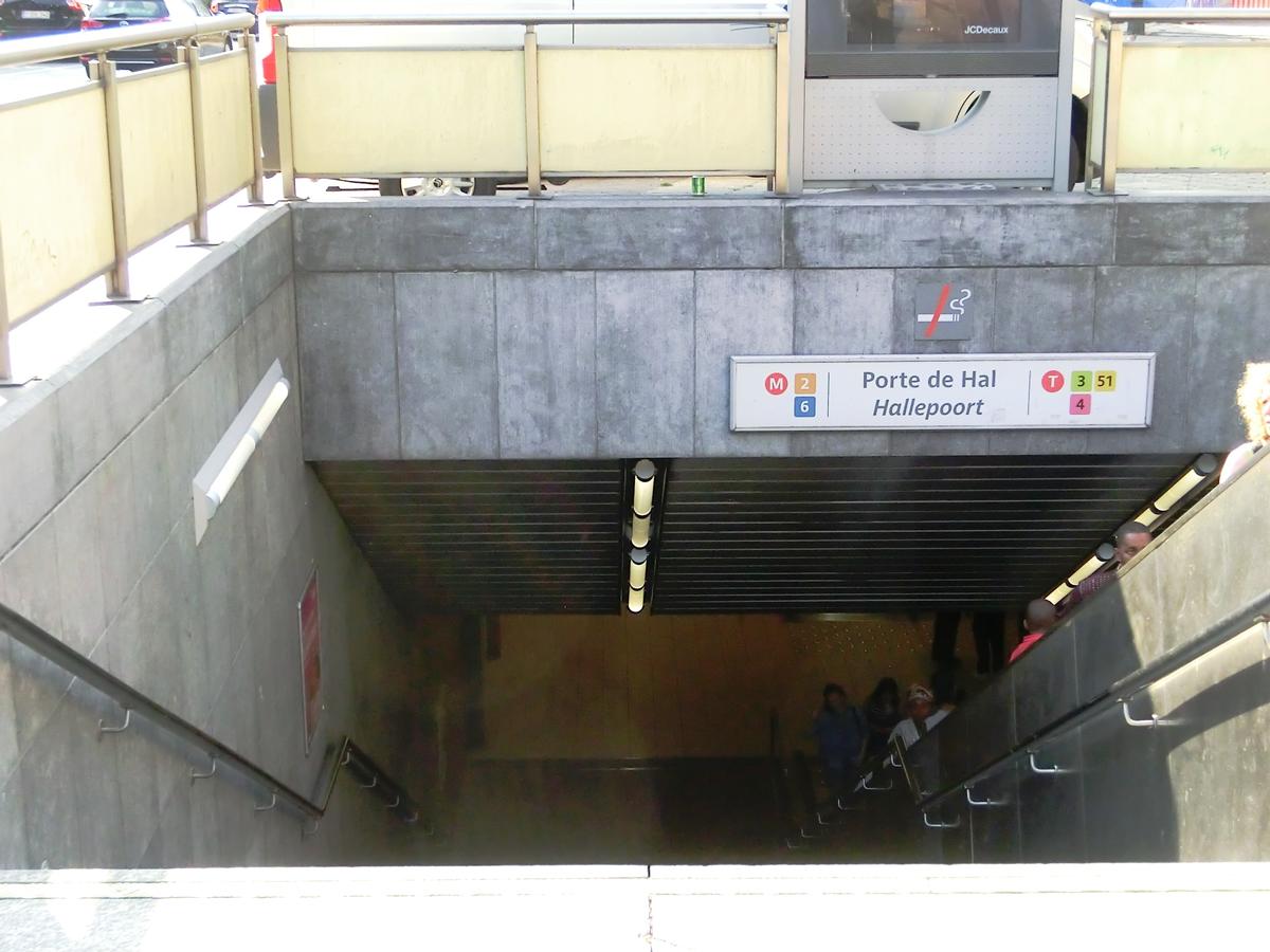 Porte de Hal Metro Station access 