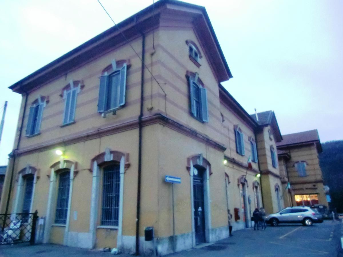 Porto Ceresio Station 