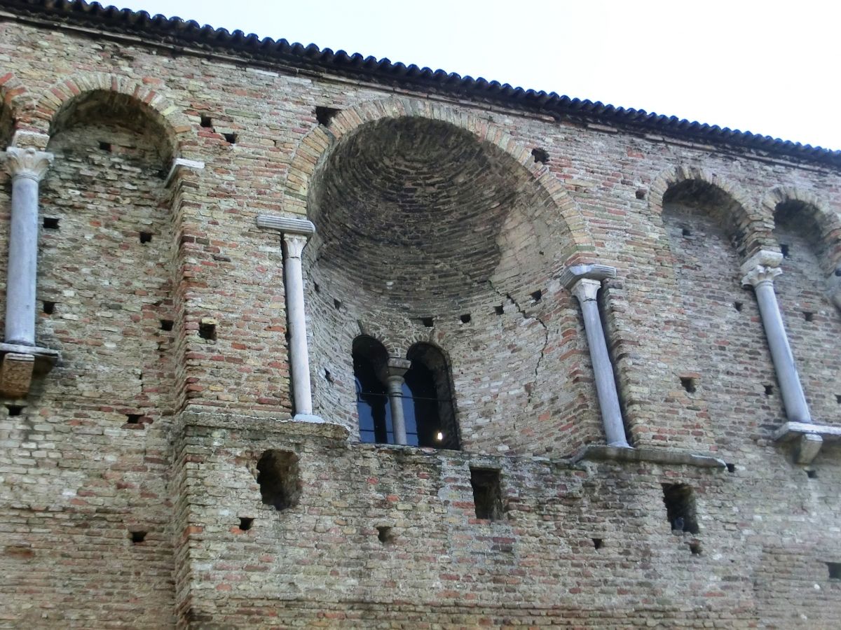 San Salvatore Ad Calchi - Palace of Theodoric 
