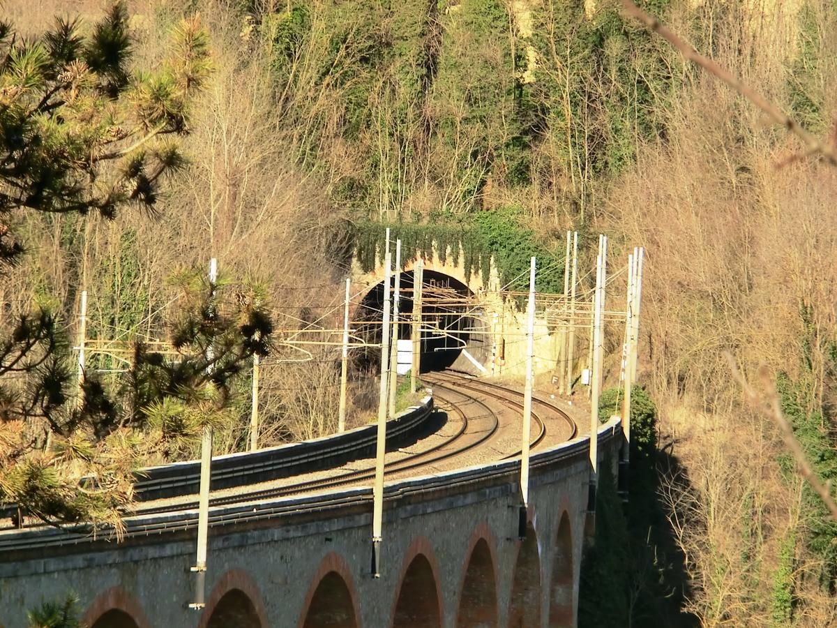 Ambra Tunnel southern portal at the end of Bucine Viaduct 