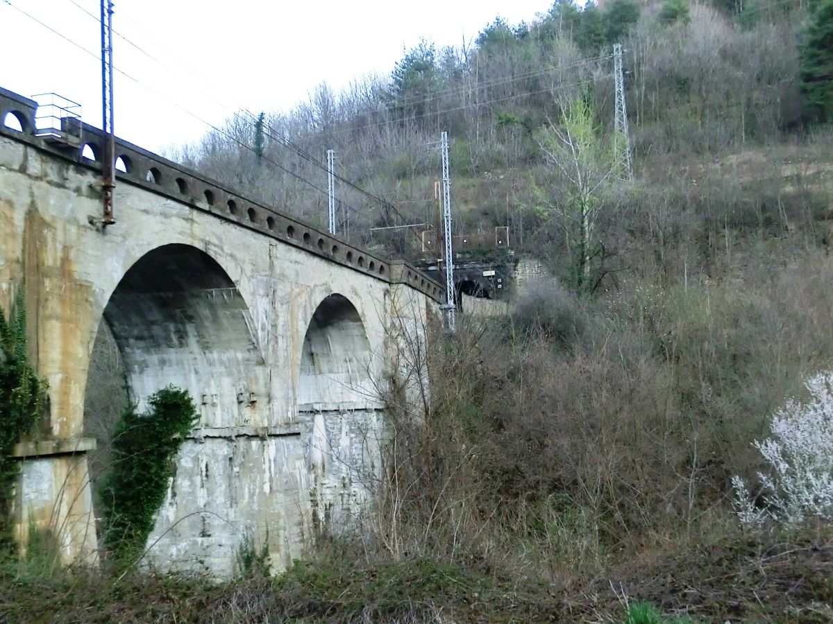 Arnaudera Viaduct and Arnaudera Tunnel western portal 