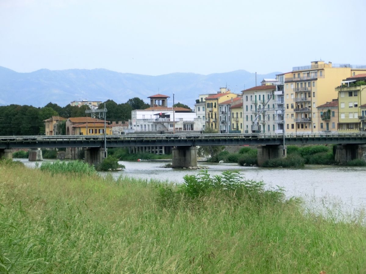 Eisenbahnbrücke Pisa 
