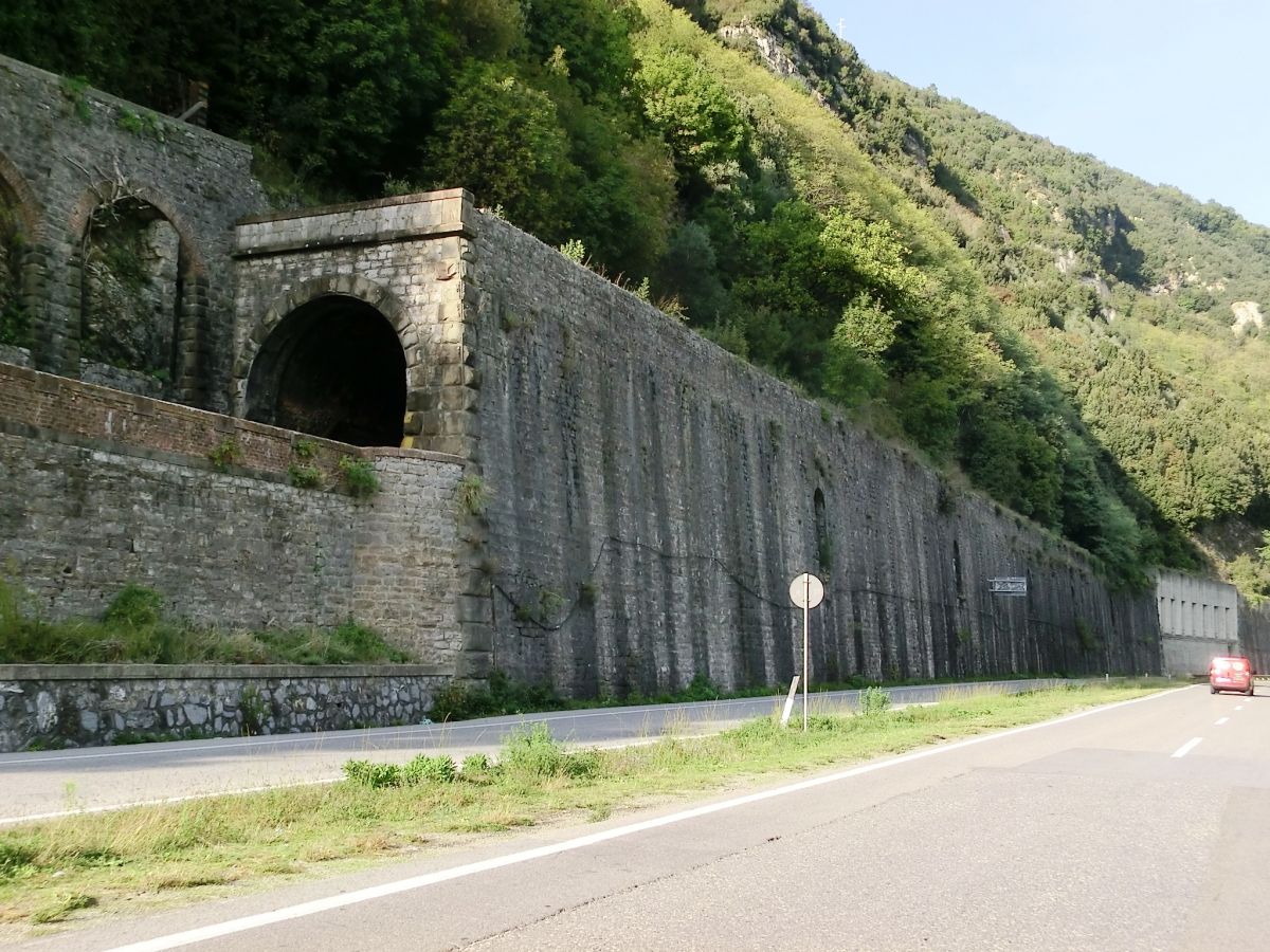 Borgo a Mozzano 1-2 Tunnel southern portal 