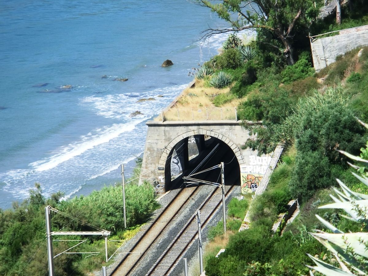 Calandre Tunnel eastern portal 