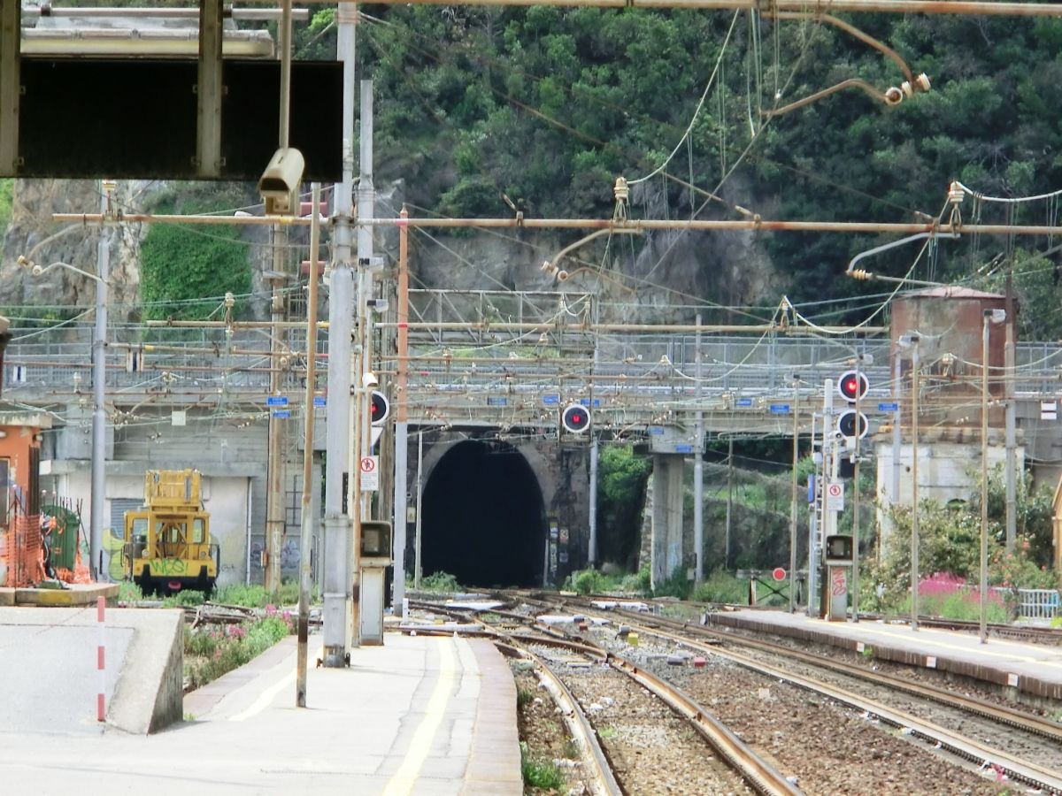 Caprazoppa Tunnel eastern portal 