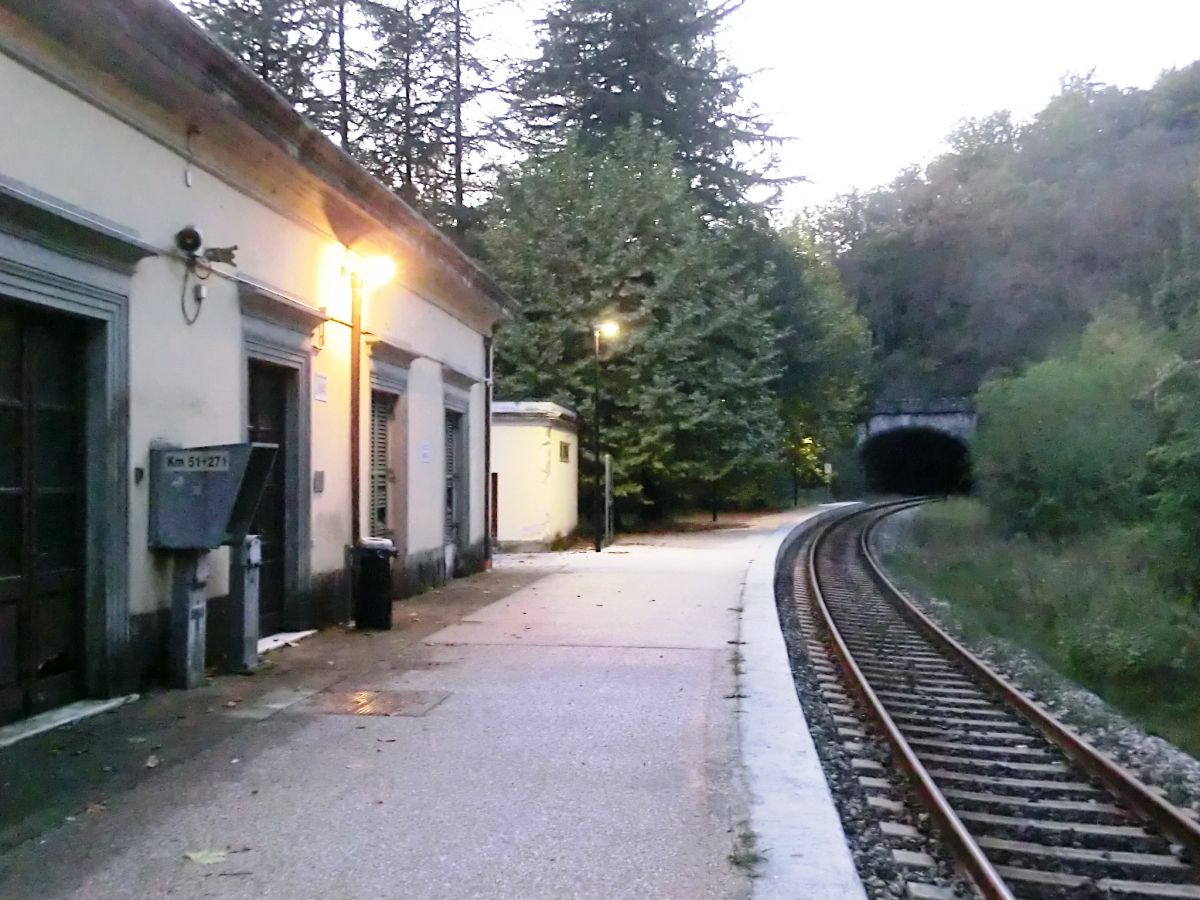 Poggio-Careggine-Vagli Station and Capriola 2 Tunnel southern portal 