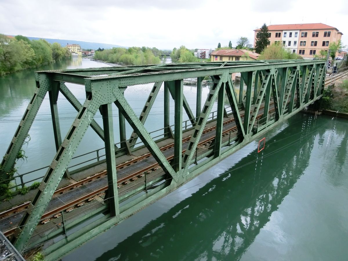 Eisenbahnbrücke über den Dora Baltea 