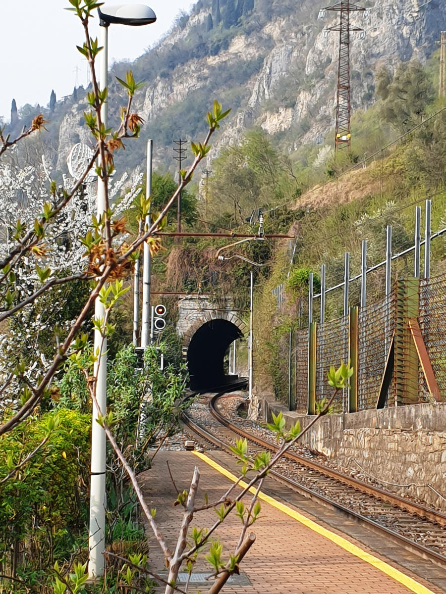 Tunnel ferroviaire de Fiumelatte 