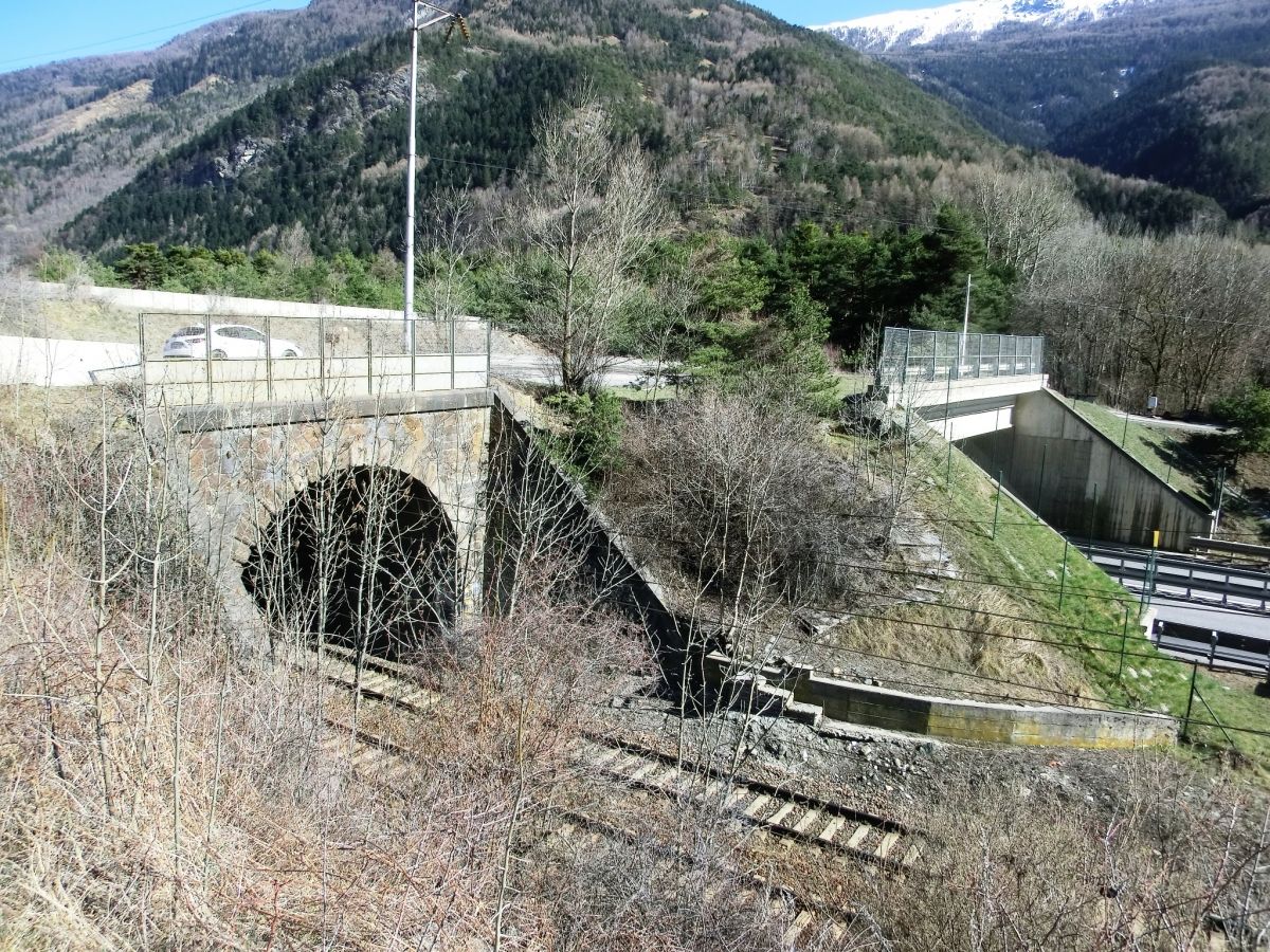 Geronda Tunnel and A32 Rio Geronda Tunnel western portals 