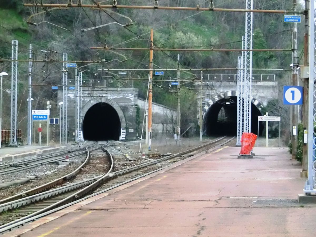 Gravere Tunnel (westbound, on the left) and Cantalupo Tunnel (eastbound) eastern portals 