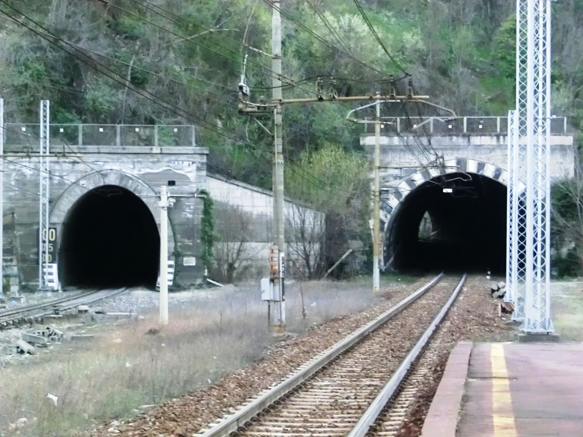 Gravere Tunnel (westbound, on the left) and Cantalupo Tunnel (eastbound) eastern portals 
