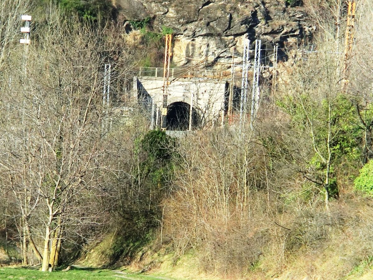 Gravere Tunnel western portal 
