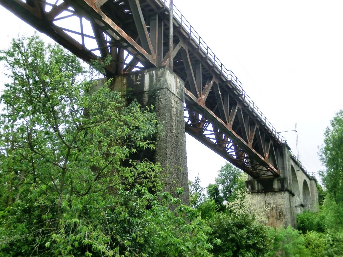 Gernetto Bridge across Lambro river 