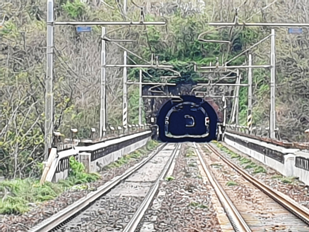 Lauro Tunnel and, in the background, Poggio Tunnel southern portals 