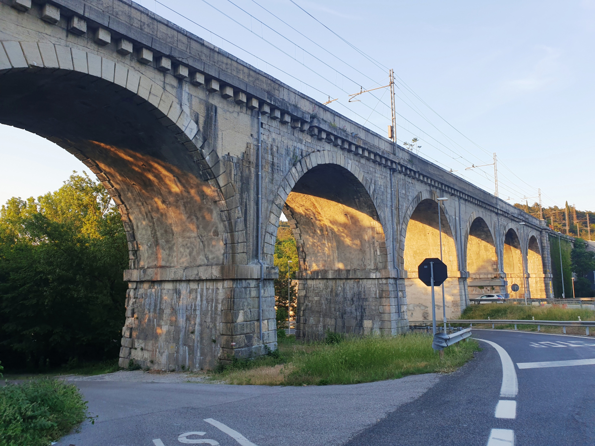 Viaduc ferroviaire de Lisert 
