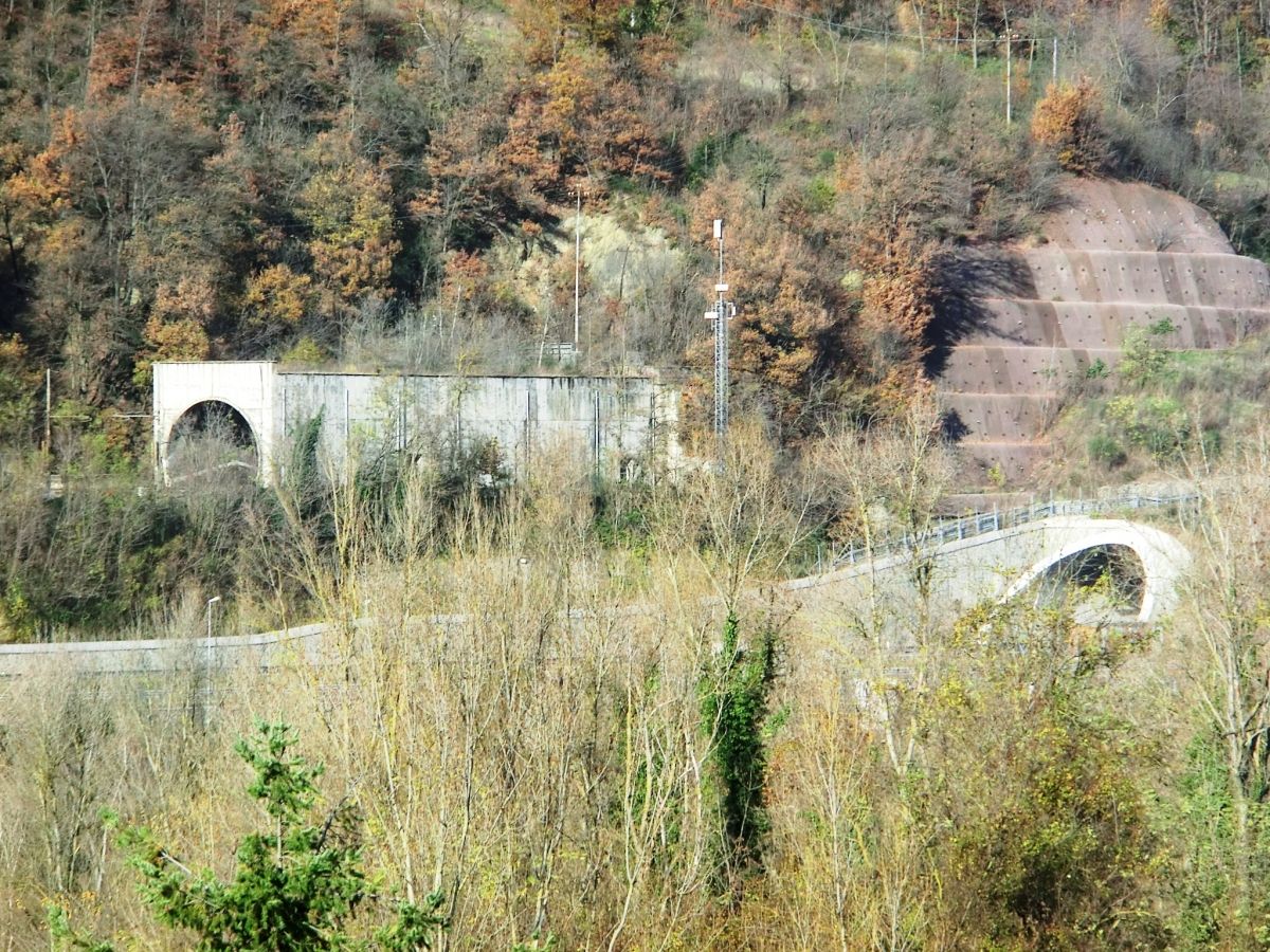Pian dell'Asinello Tunnel (on the left) and Quercia Tunnel southern portals 