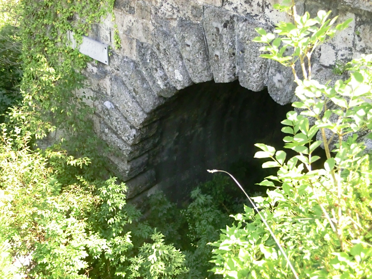 Tunnel Pietra Scritta 