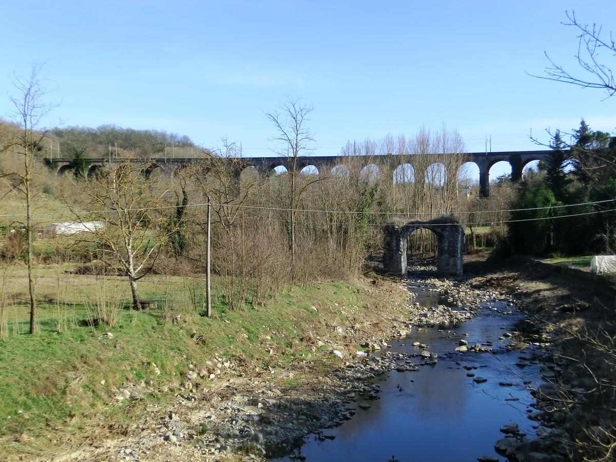 Bucine Viaduct and Bucine roman bridge ruins 