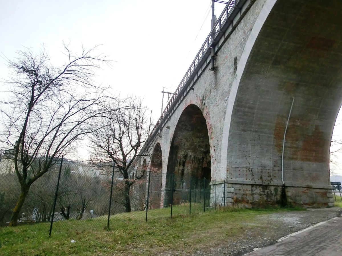 Eisenbanviadukt über den Rio Farnetola 