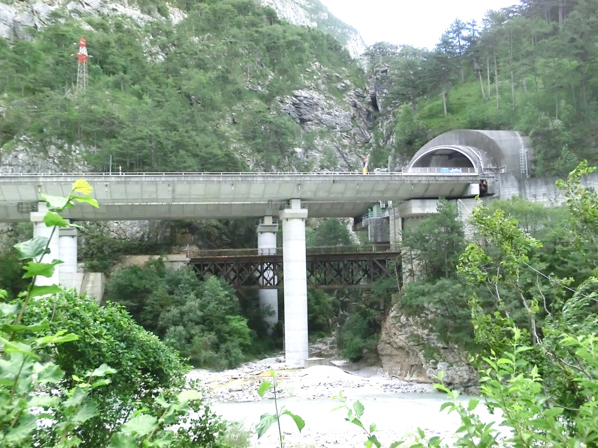 Cadramazzo Viaduct and, visible between the piers, Rio Patocco Railroad Bridge On the right, Raccolana Tunnel northern portal