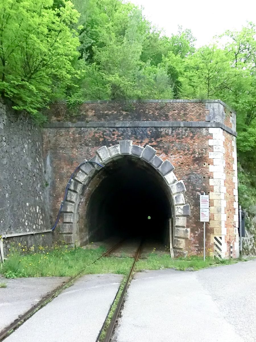 Stretta di Barba Tunnel northern portal 