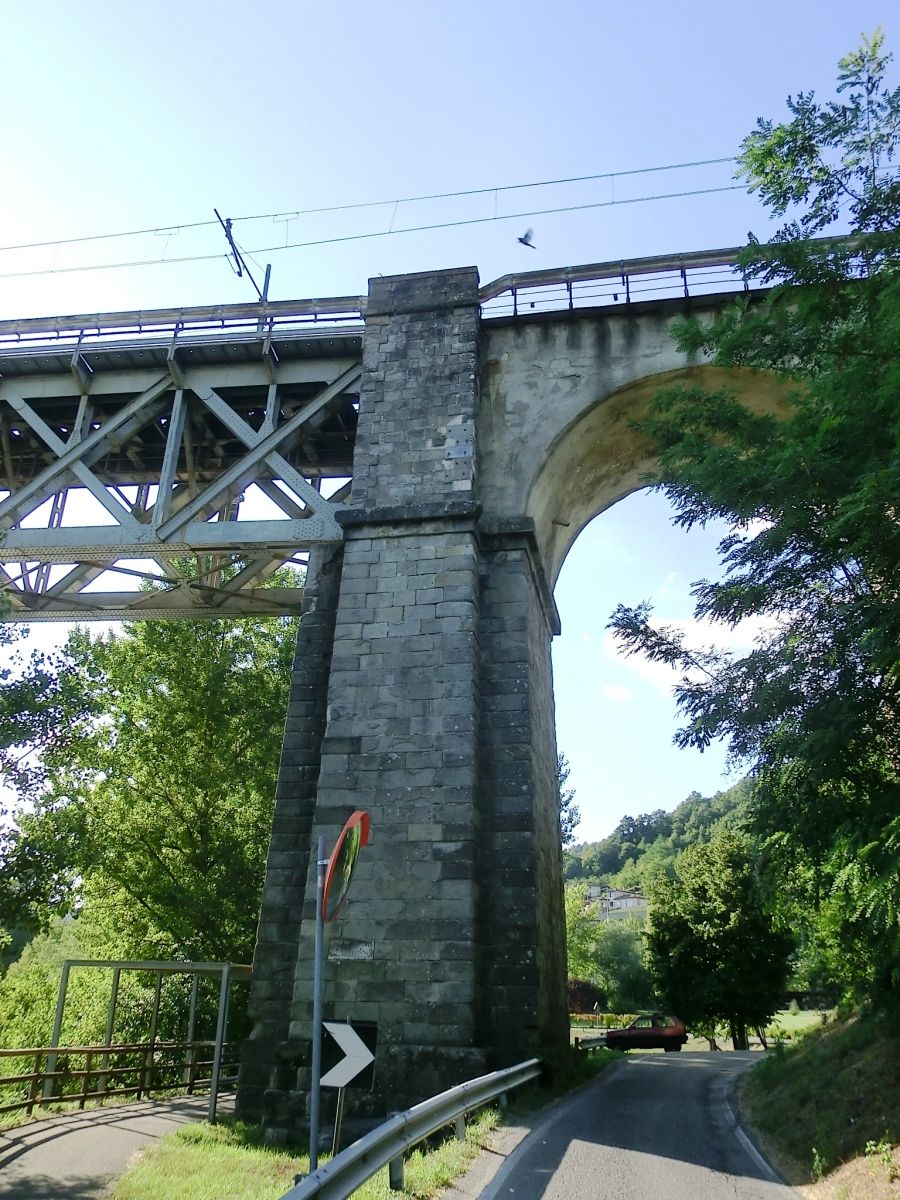 Talbrücke Borgo Val di Taro 