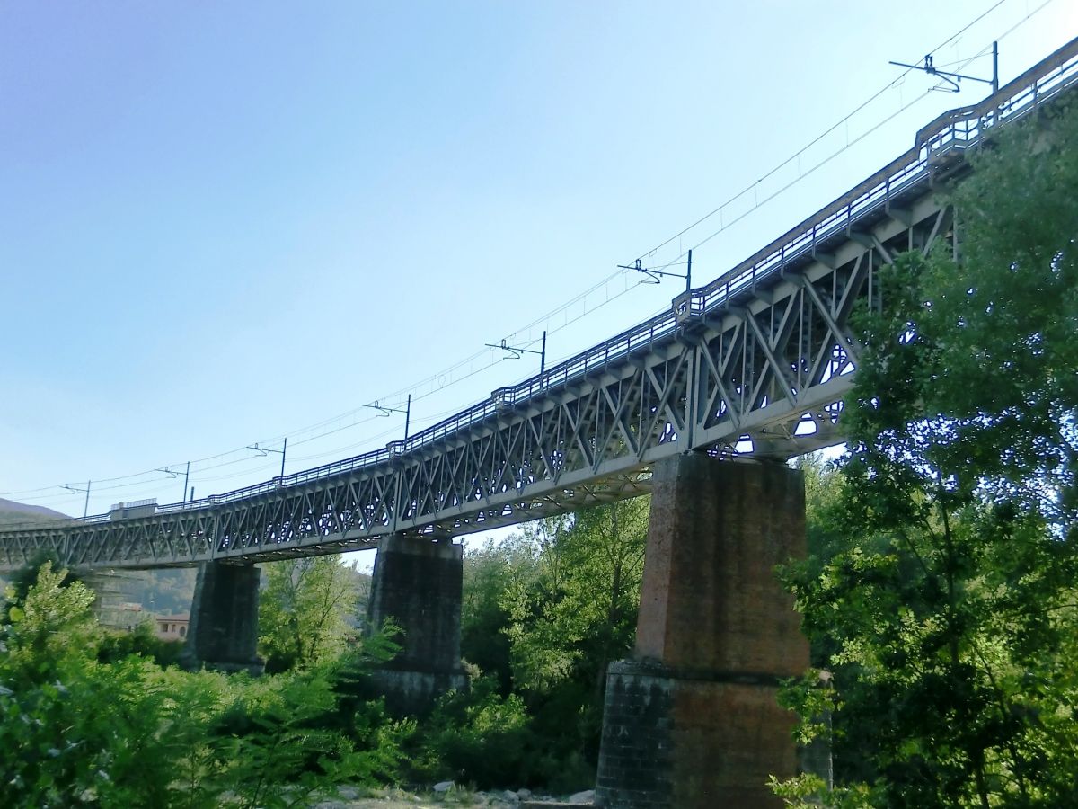 Talbrücke Borgo Val di Taro 