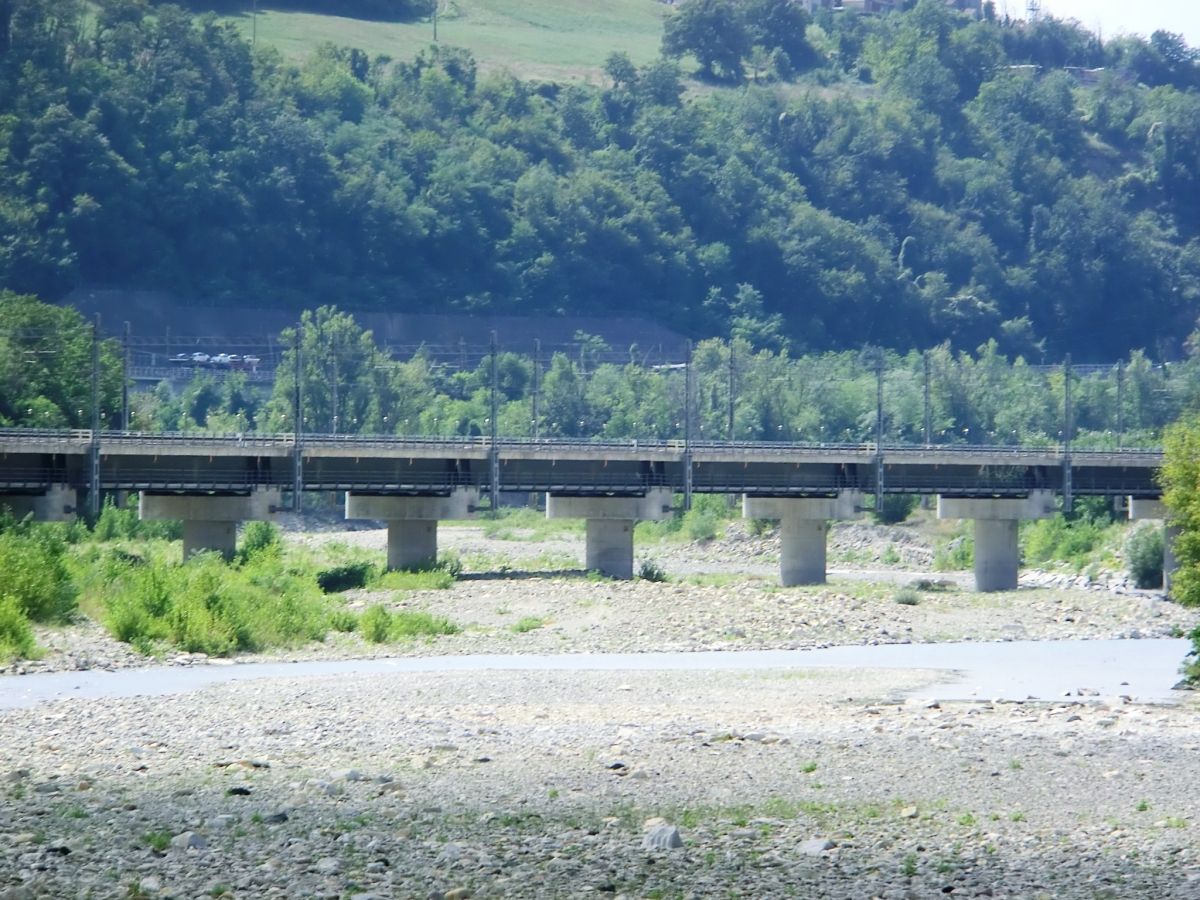 Talbrücke Taro 
