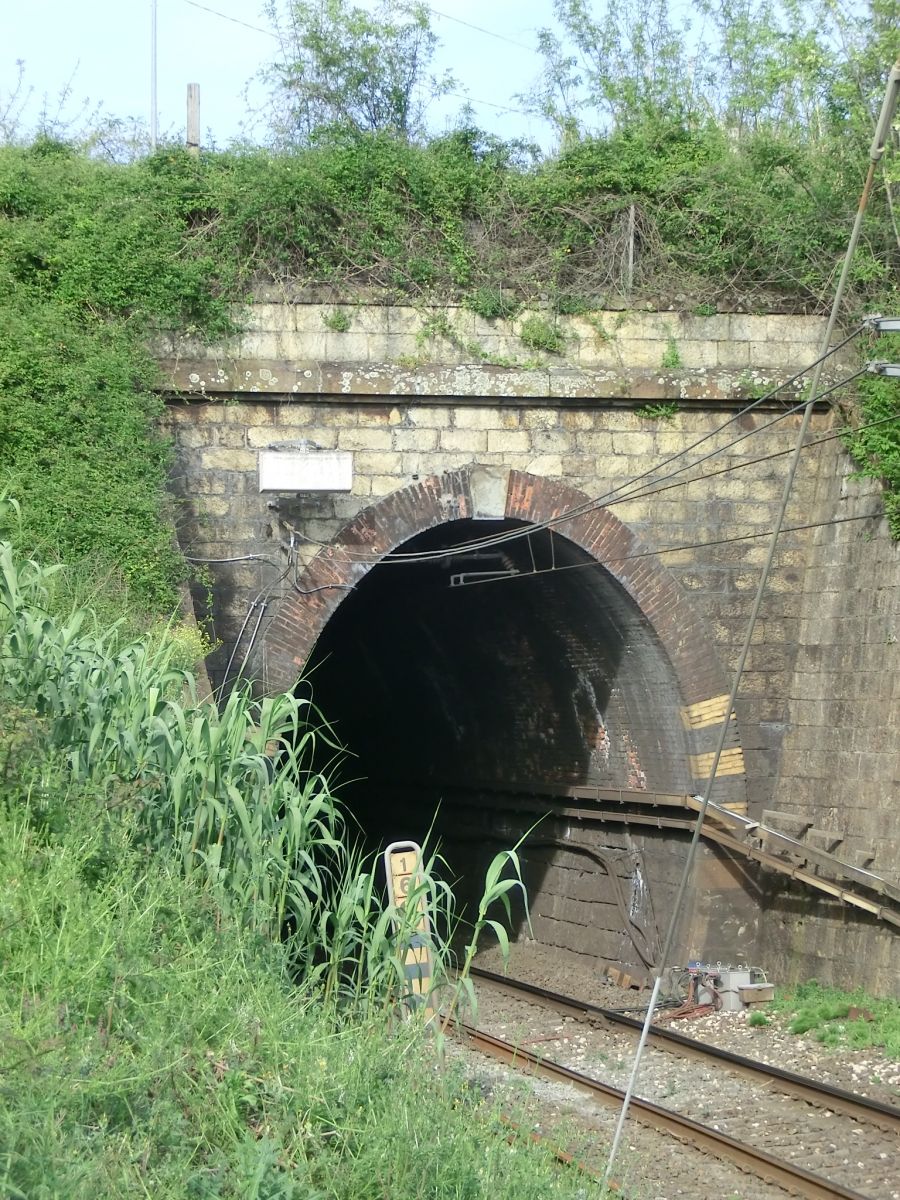 Termine d'Arcola West (odd track) Tunnel southern portal 