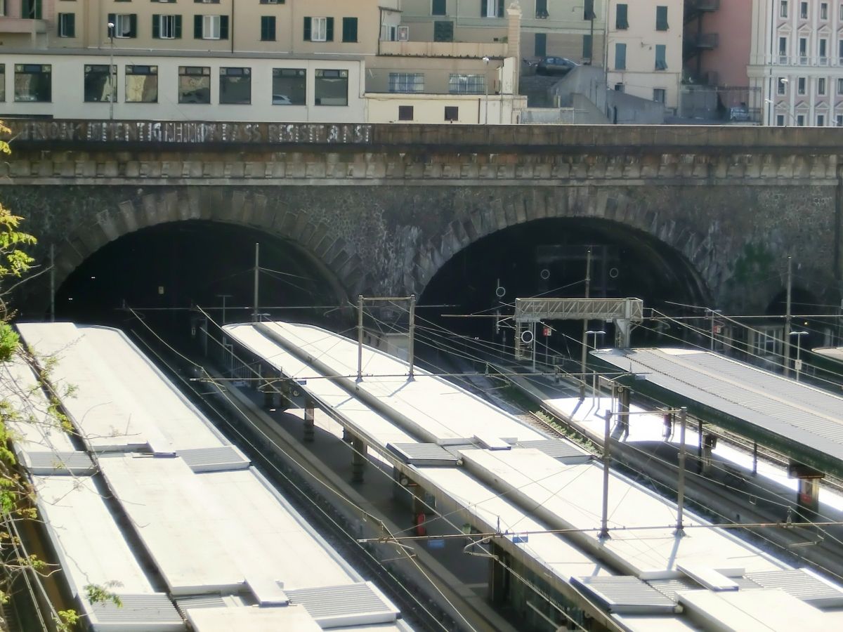 Traversata Nuova Tunnel (on the left) and Traversata Vecchia Tunnel western portals 