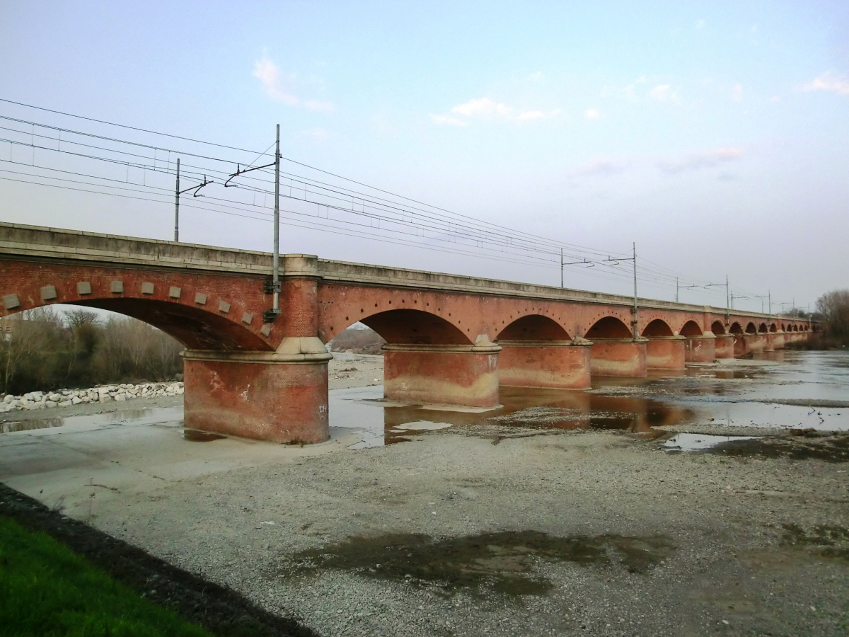 Pont ferroviaire sur la Trebbia 