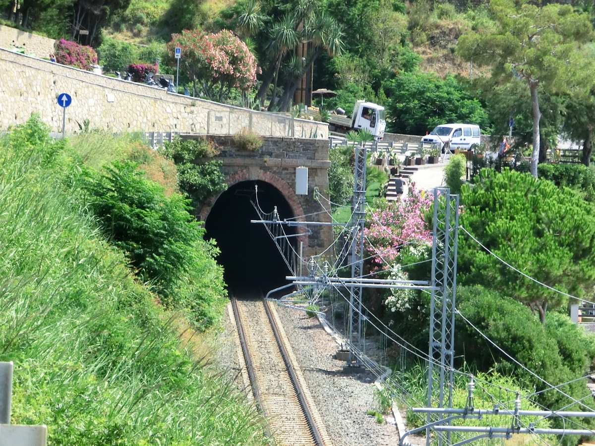 Vadino Tunnel western portal 