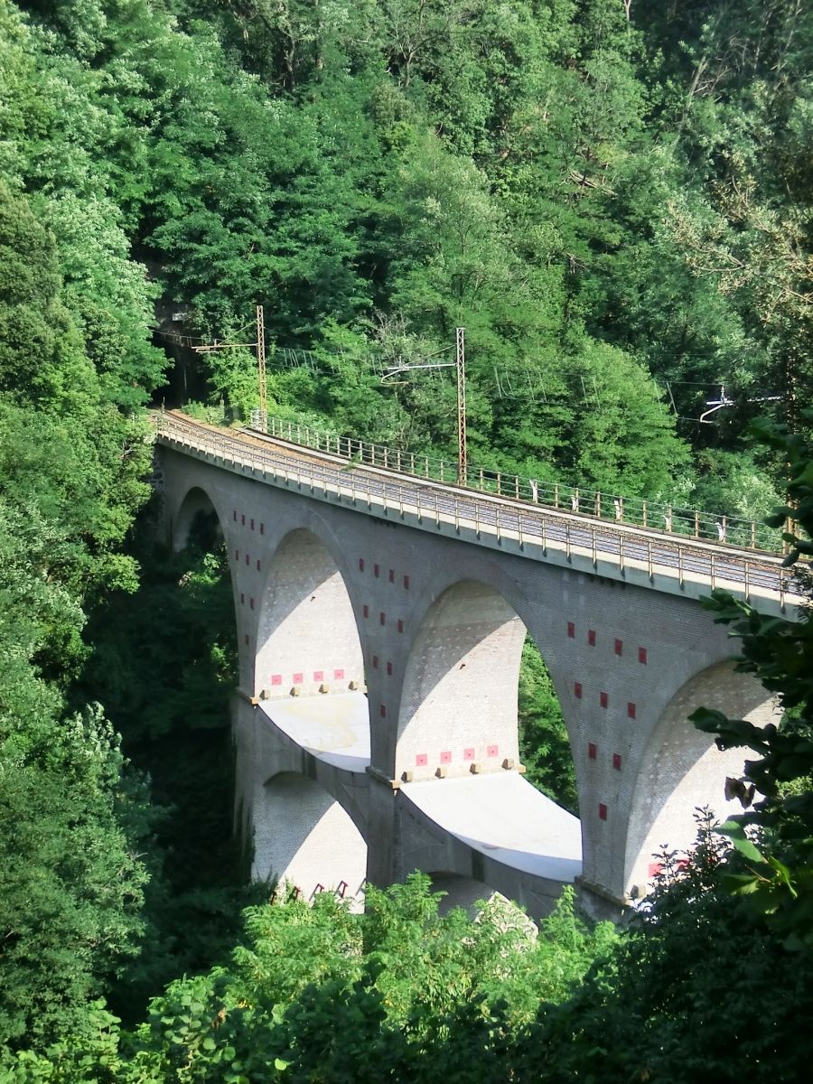 Biscaccia Tunnel western portal at the end of Ceresolo Viaduct 