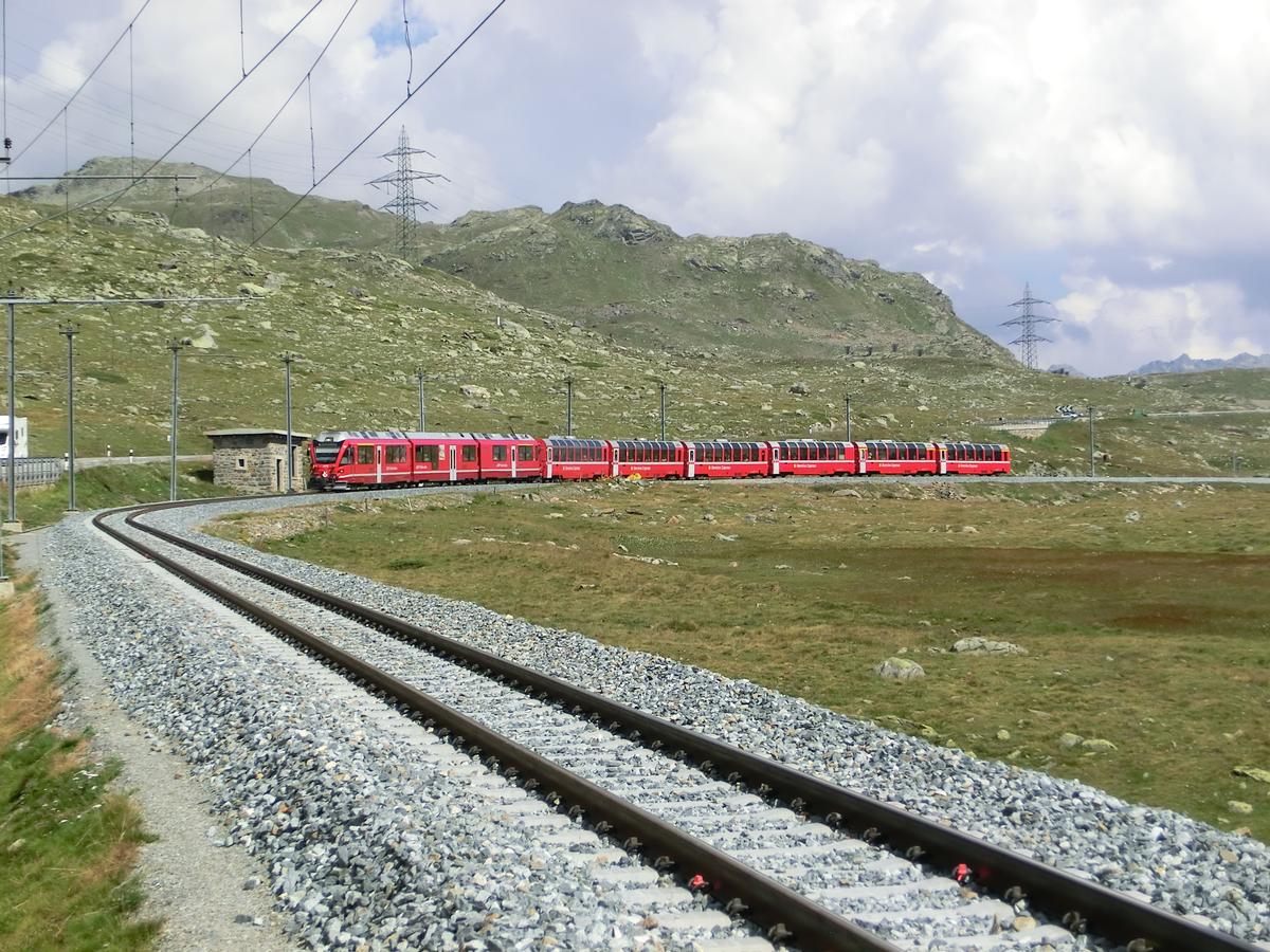 Bernina Line at Lej Nair 