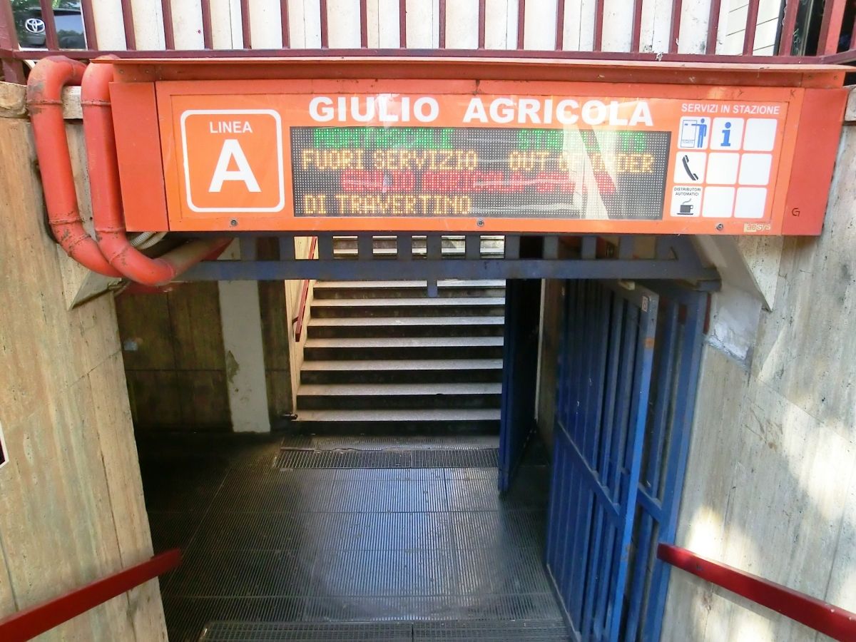 Metrobahnhof Giulio Agricola 