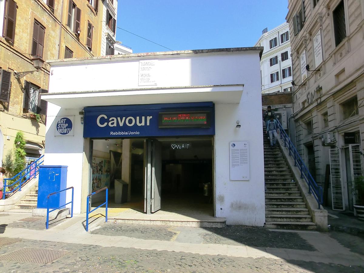 Cavour Metro Station access 