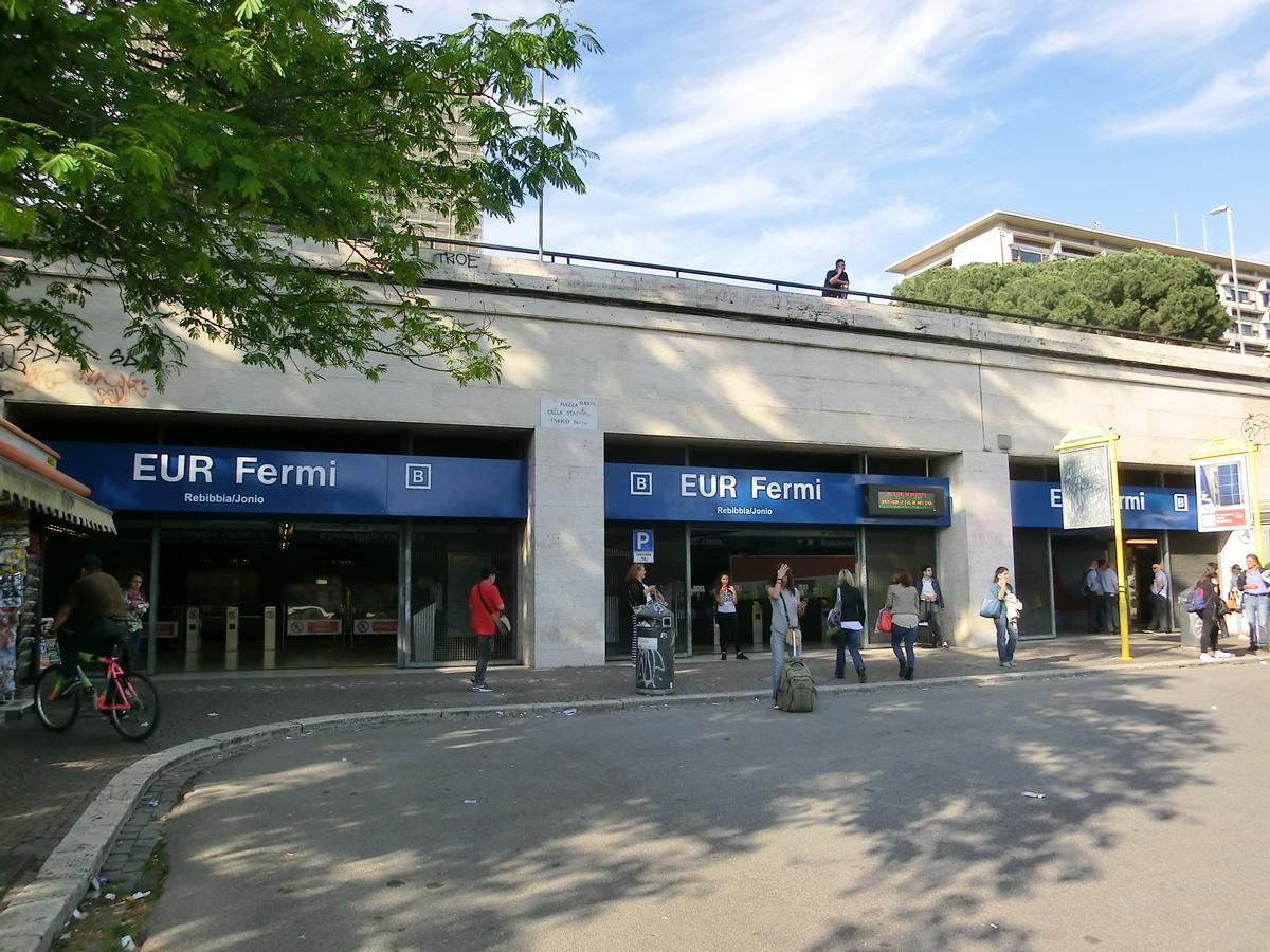 Metrobahnhof EUR Fermi 