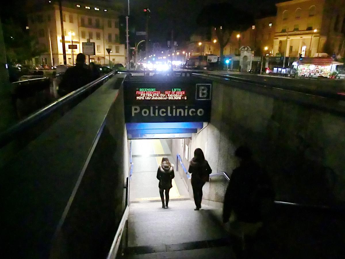 Metrobahnhof Policlinico 