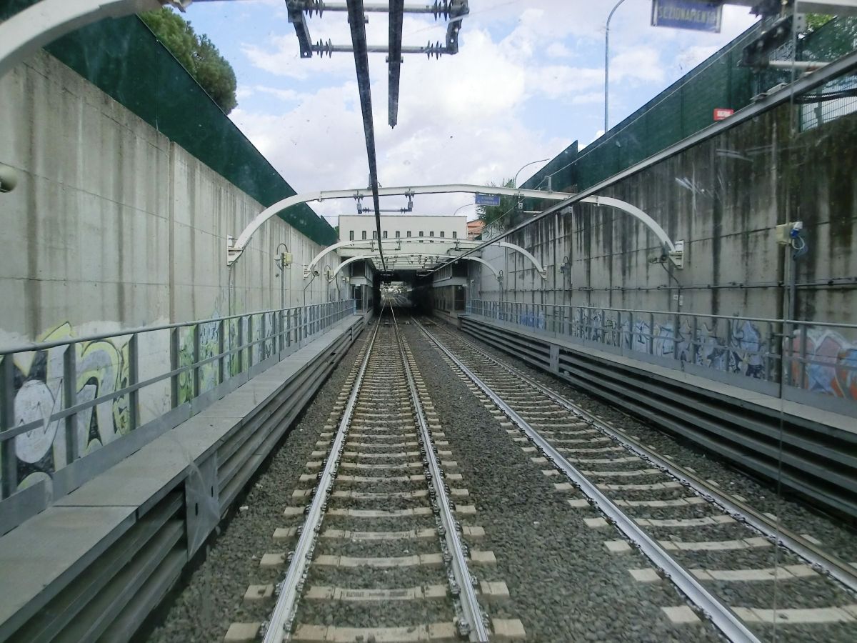 Metrobahnhof Borghesiana 