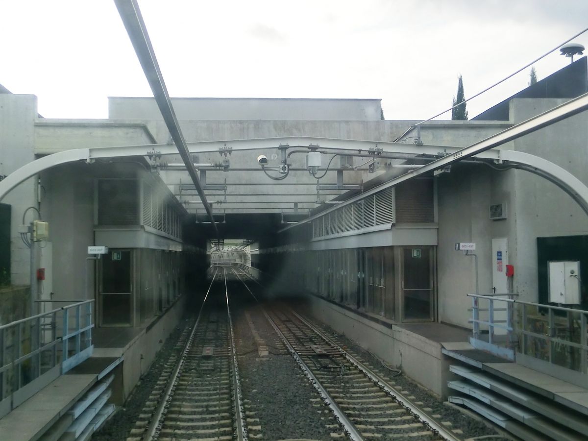 Metrobahnhof Due Leoni-Fontana Candida 