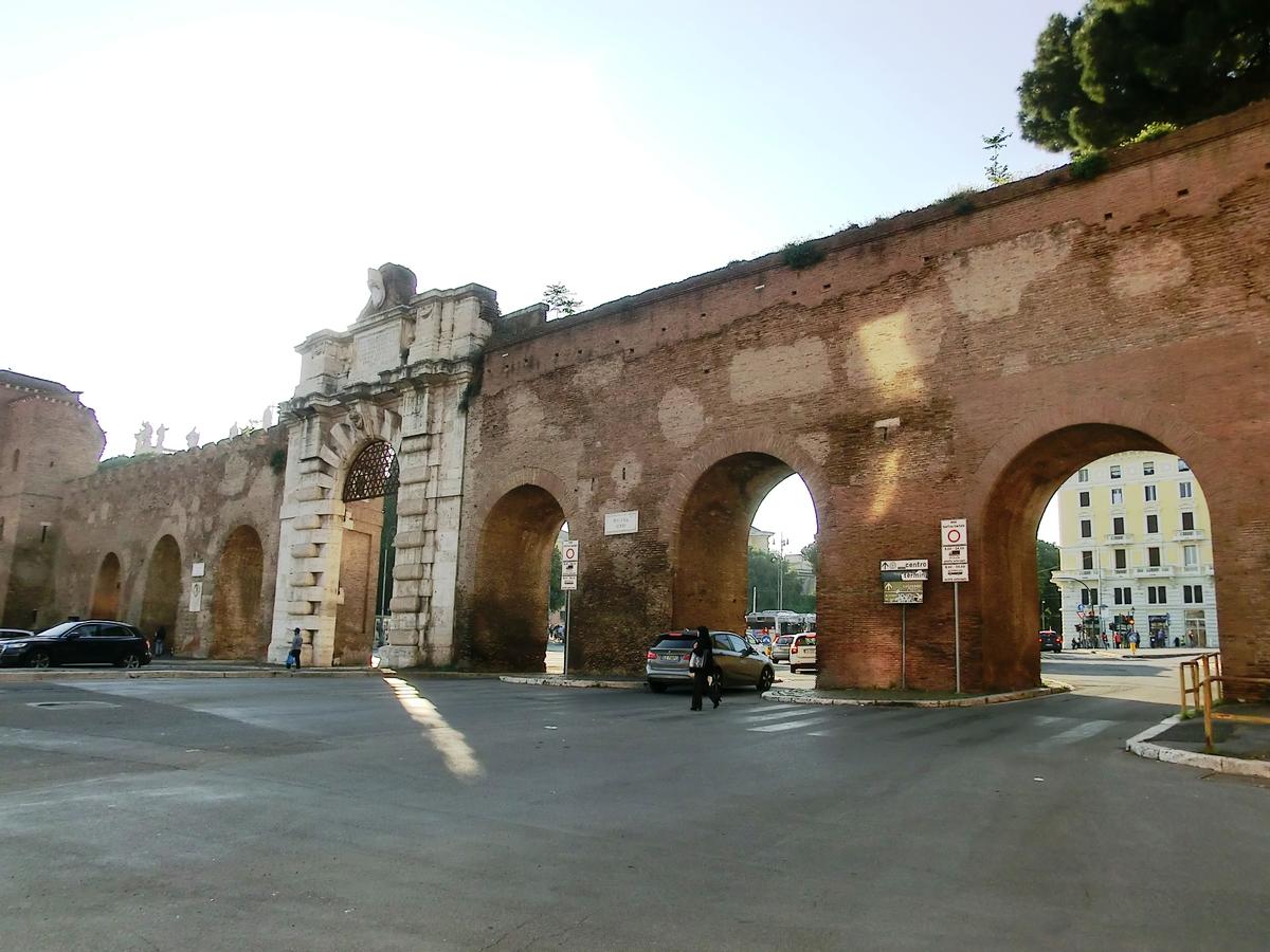 Porta San Giovanni 