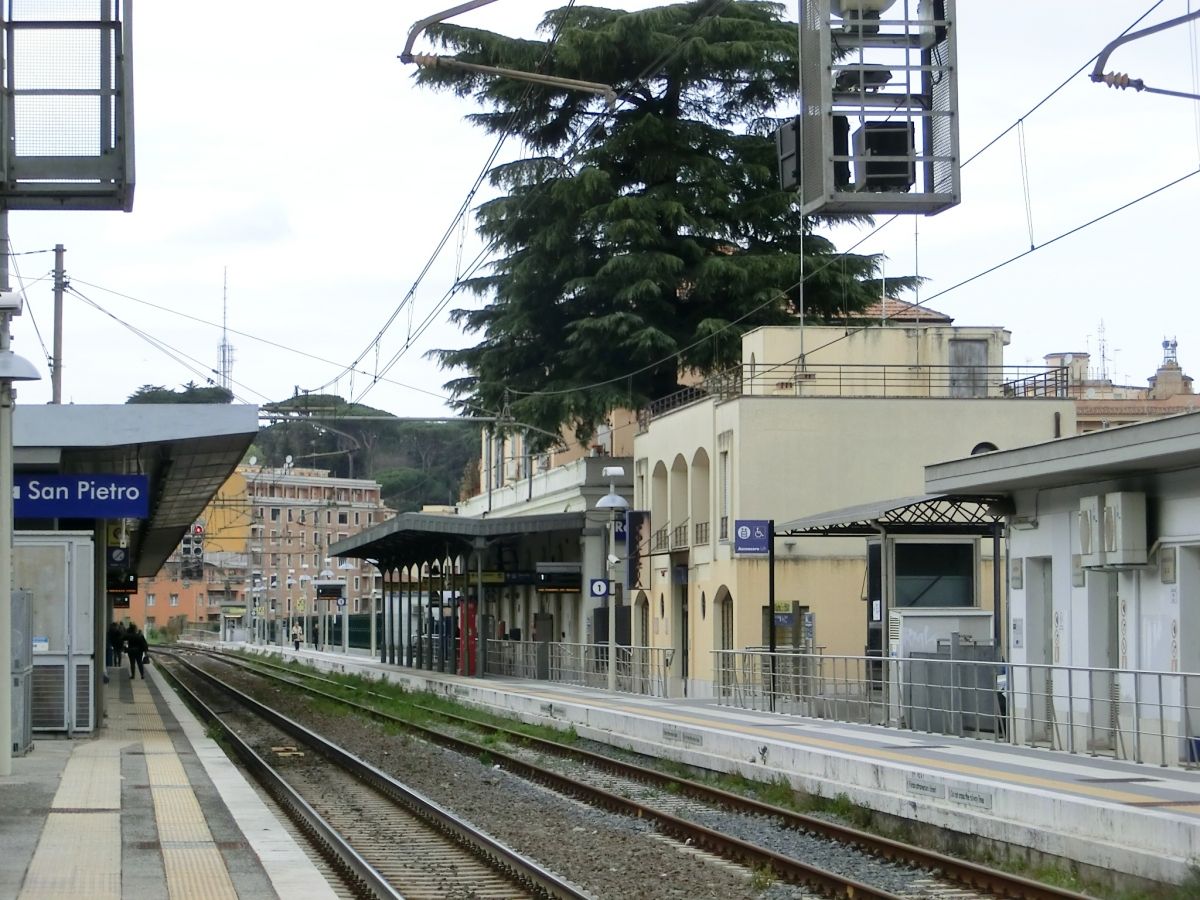 Roma San Pietro Station 