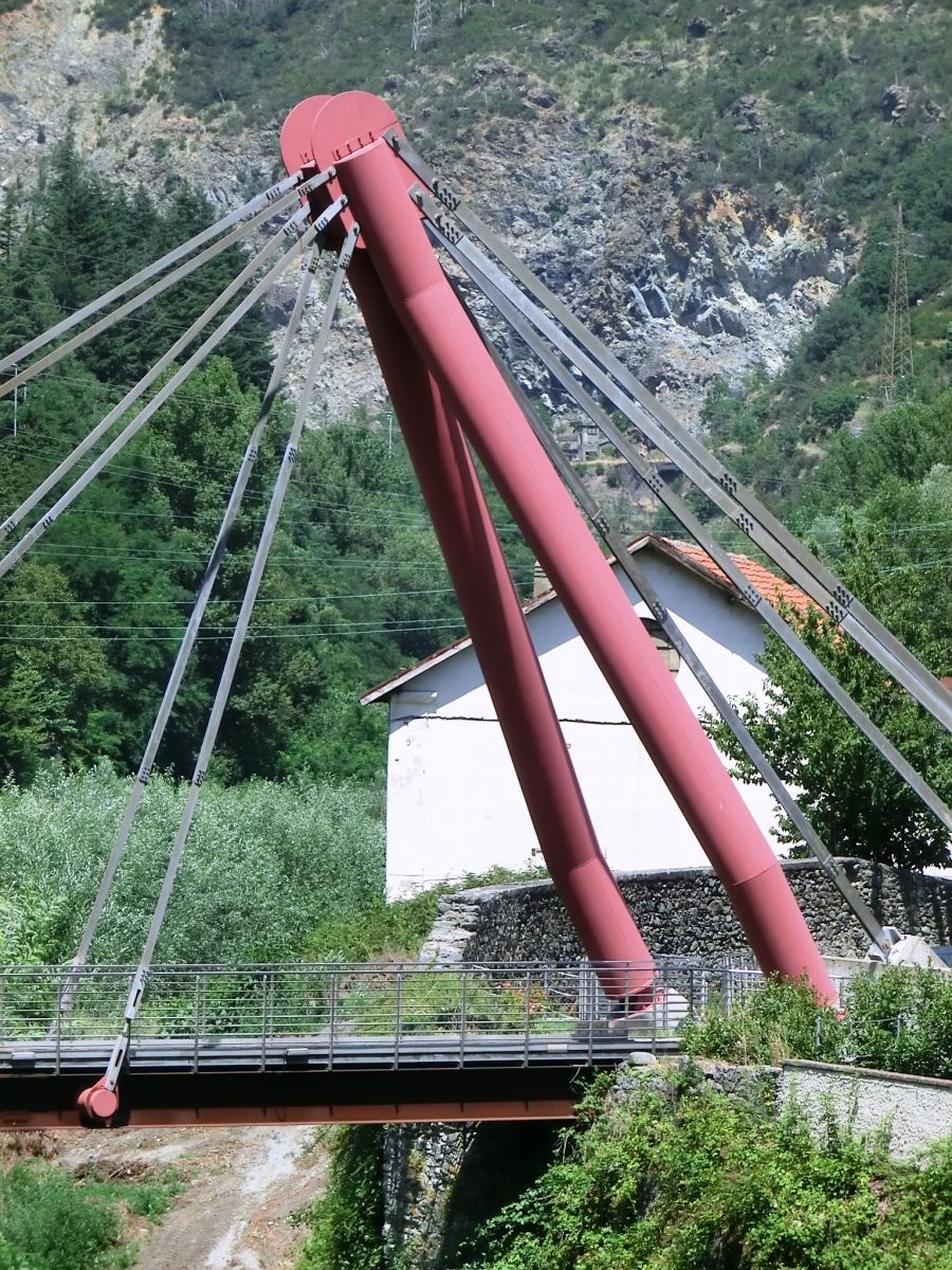 Stura cable-stayed footbridge 