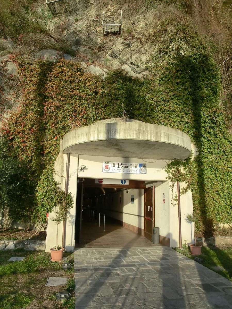 Santa Caterina del Sasso Elevator lower access 
