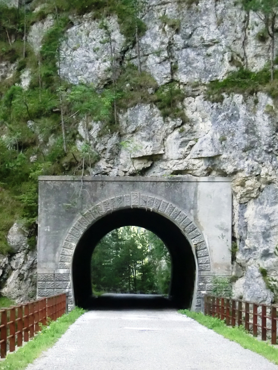 Chiout Micheli IV Tunnel eastern portal 